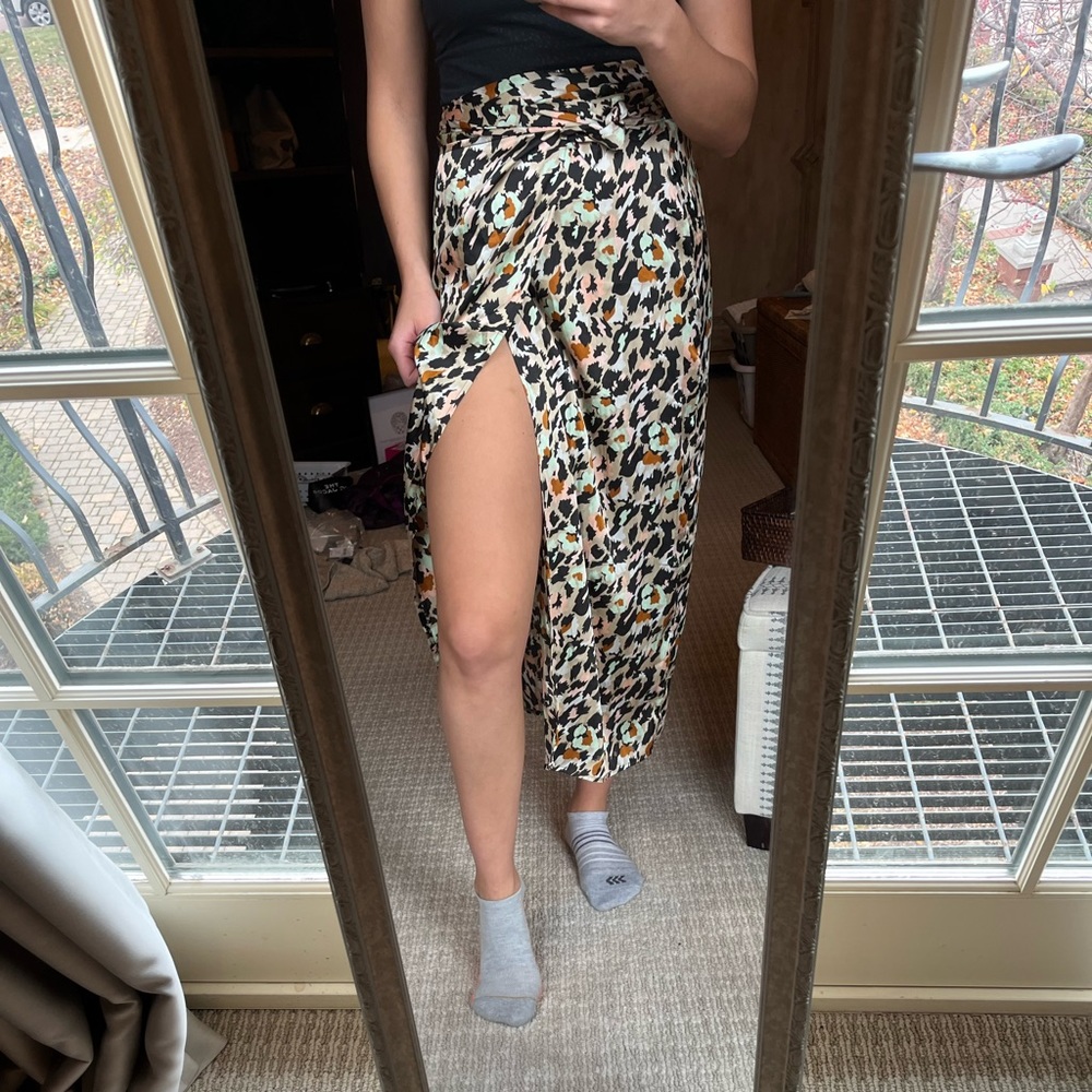 leopard print satin maxi skirt size 6